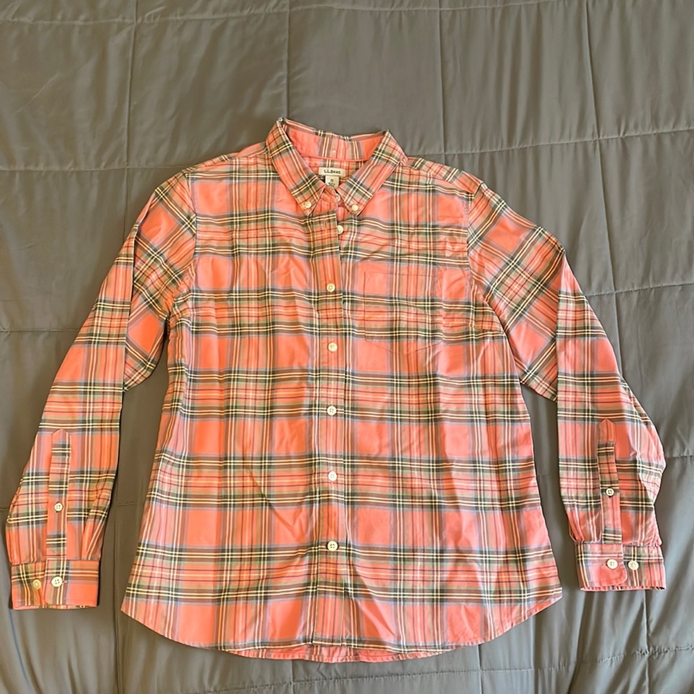 L.L Bean_Long Sleeve Women’s Petite Dress Shirt. (M)